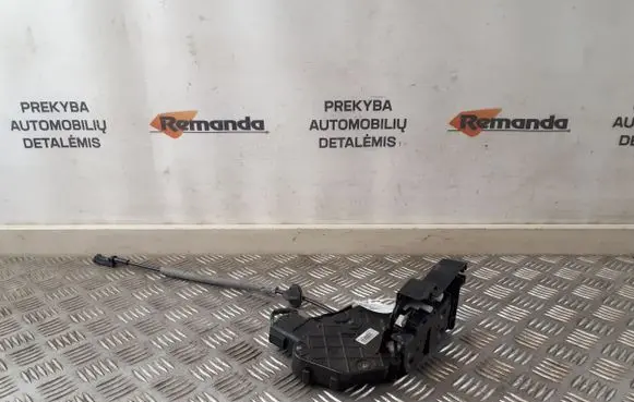 Volvo V70 Front door lock 30799309