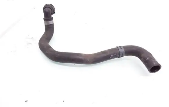 Volkswagen PASSAT B5.5 Engine coolant pipe/hose