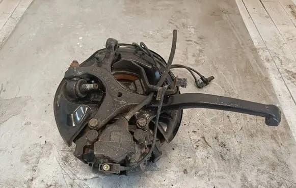 Mercedes-Benz E W210 Front wheel hub spindle knuckle 2102201