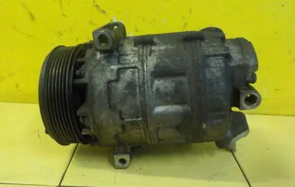 Renault Megane III Air conditioning (A/C) compressor (pump) 8200869742
