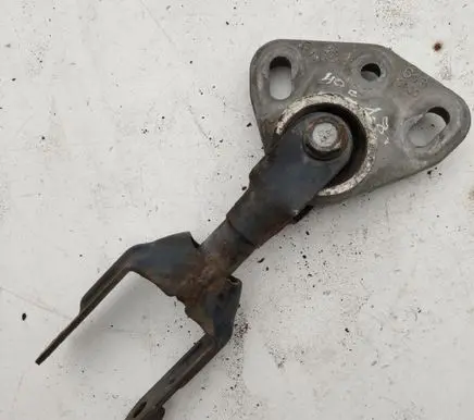 Peugeot 406 Engine mounting bracket 6130R00