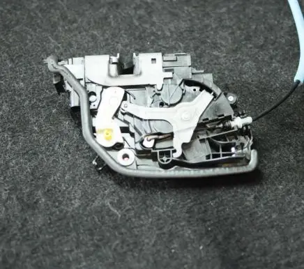 BMW 2 F45 Front door lock 7281934