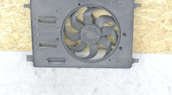 Volvo XC60 Radiator cooling fan shroud 6G918C607