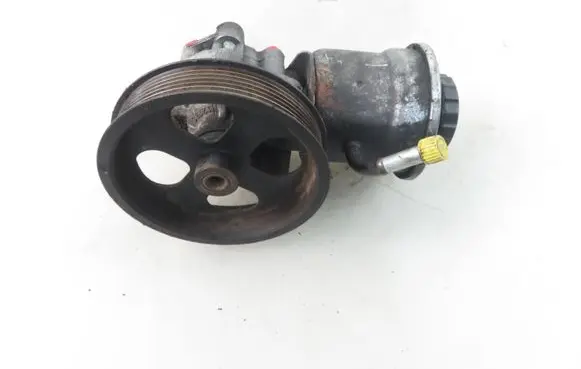 Toyota Corolla Verso E121 Power steering pump 