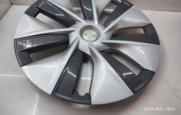 Tesla Model Y R19 wheel hub/cap/trim 104423500