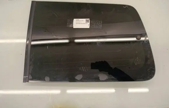 Mitsubishi Pajero Rear side window 