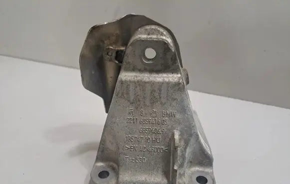 BMW 2 F22 F23 Engine mounting bracket 6859406