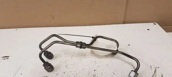 Volvo V50 Fuel injector supply line/pipe
