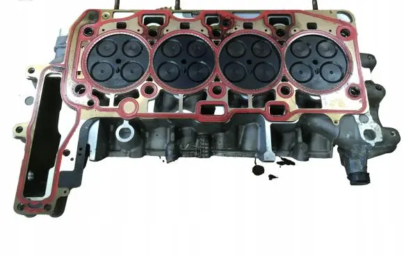 BMW 1 F40 Engine head 8580263