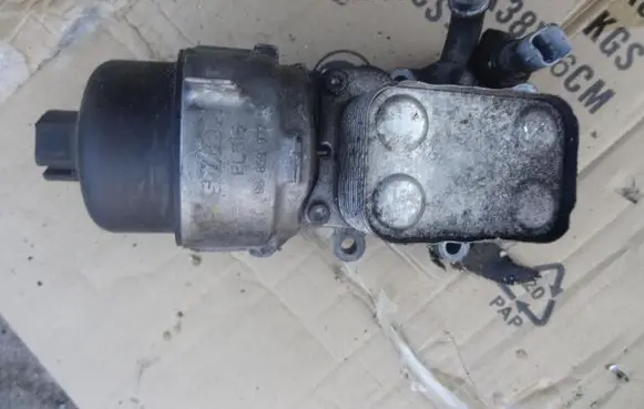 Oil filter mounting bracket