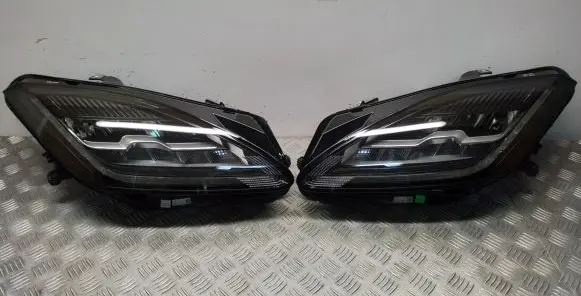 Jaguar E-Pace Headlights/headlamps set J9C313W030