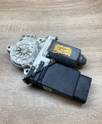 Volkswagen Golf IV Front door window regulator motor 1J1959802D