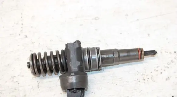 Skoda Fabia Mk2 (5J) Fuel injector 038130073BP 0414720314