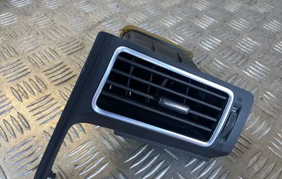 Toyota Verso Dash center air vent grill 556800F030 20059 70059