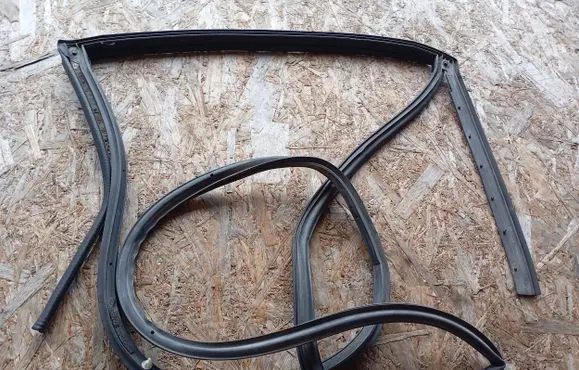 Subaru Forester SH Rubber seal rear door 