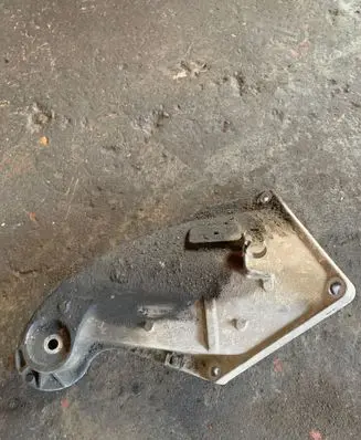 BMW X5 E53 Engine mounting bracket 6761565