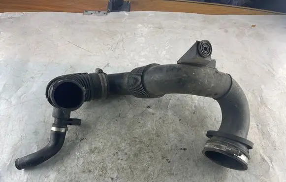 Audi A8 S8 D3 4E Air intake duct part 057129627D