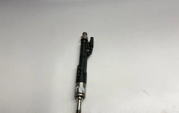 BMW 1 F20 F21 Fuel injector 7639994 13647639994