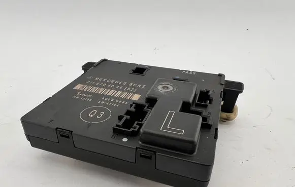 Mercedes-Benz E W211 Door control unit/module 2118704026 00006805