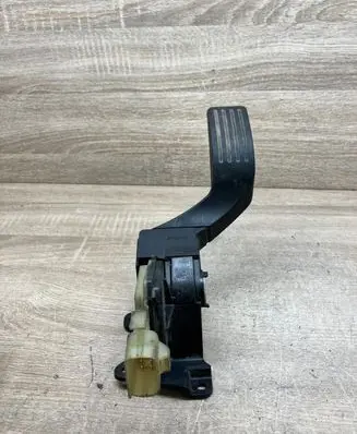 Ford Focus Accelerator throttle pedal 2M519F836AE