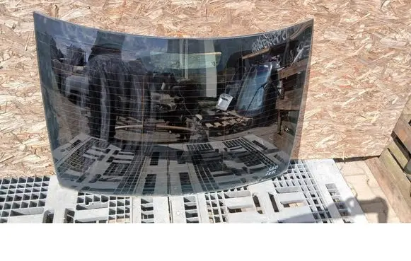 Volvo S60 Front vent window/glass (coupe) 