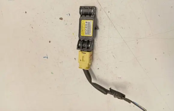 Mitsubishi Grandis Airbag deployment crash/impact sensor 8651A015 0668020311