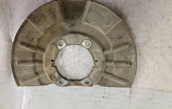 Suzuki Grand Vitara II Front brake disc dust cover plate 65J0