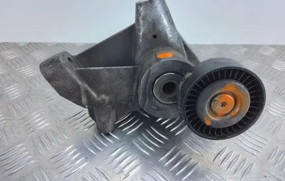 Engine mounting bracket