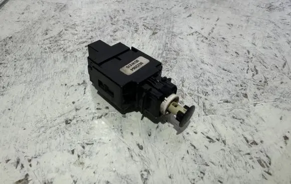 Volvo XC90 Brake pedal sensor switch 8622064 05W476
