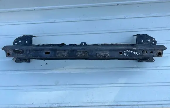 Volkswagen Touareg I Front bumper cross member