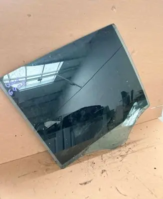 Mercedes-Benz E W211 Sliding door window/glass 