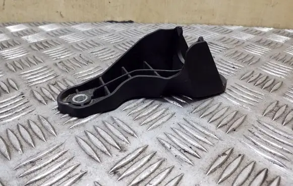 Volvo XC70 Gear shift cable bracket 
