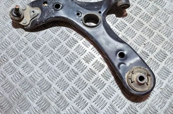 Lexus CT 200H Front lower control arm/wishbone W0907228