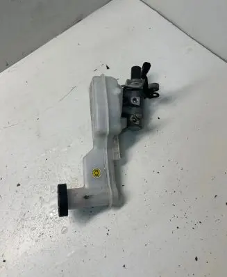 Brake fluid reservoir