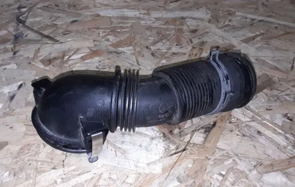 Audi TT TTS Mk2 Air intake hose/pipe 06F129627G