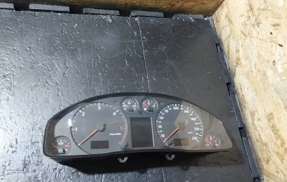 Audi A6 S6 C5 4B Speedometer (instrument cluster) 4B0920932Q