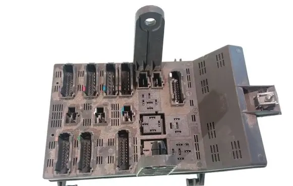 Renault Laguna I Fuse module 7700821586