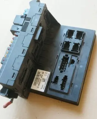Mercedes-Benz E W211 SAM control unit 2115453901 8204A29000BF 00007165A82