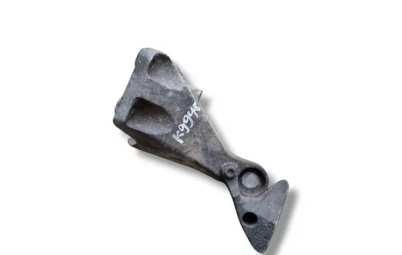 Engine mounting bracket