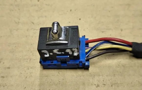 Jeep Cherokee XJ Electric window control switch 30505H