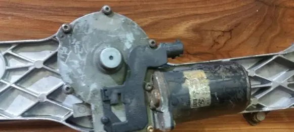 BMW 5 E39 Wiper motor 6161358020 61.61-358020