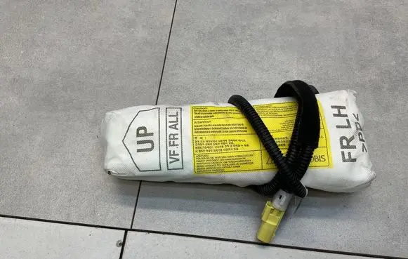 Hyundai i40 Seat airbag 16983Z8891