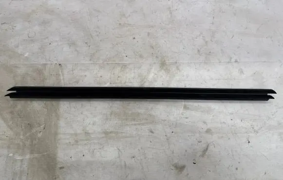 BMW X2 F39 Rubber seal front door window/glass 7349639