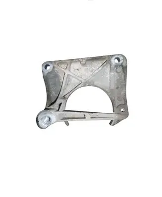 Engine mounting bracket