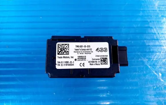 Tesla Model 3 Tire pressure control unit 111858000C 18060415 40398036