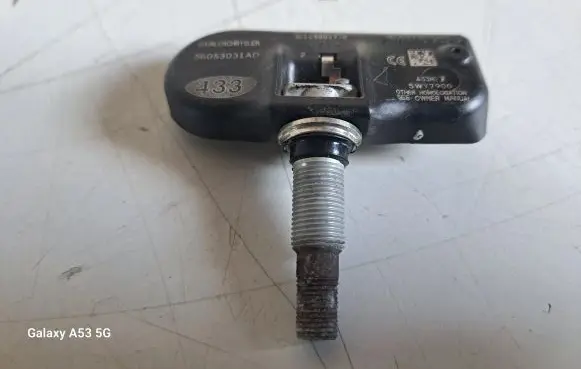 Mercedes-Benz E W211 Tire pressure sensor 56053031AD