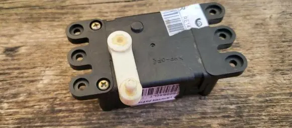 Mazda 323 F Air flap motor/actuator 2005037 GA70IBCIN6A
