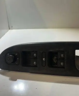 Volkswagen PASSAT B6 Electric window control switch 3C1867171B