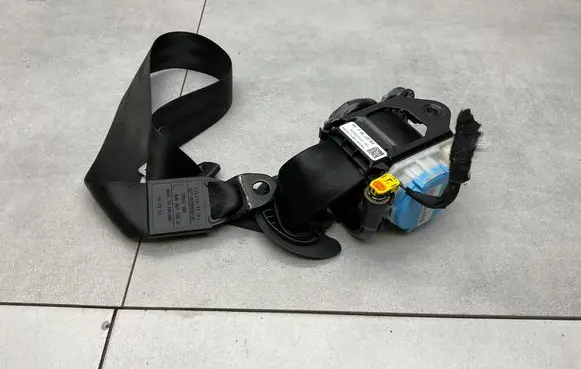 Audi Q3 8U Front seatbelt 8U0857705A