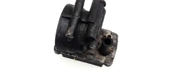 Ford Mondeo Mk III Oil filter cover 